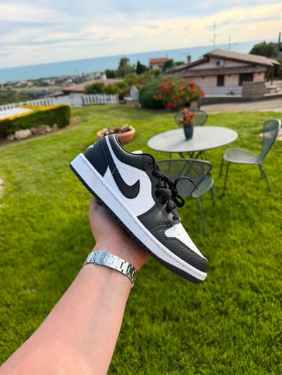 jordan 1 low black white 39